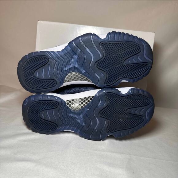 Size 7.5 - Wmns Air Jordan 11 Retro Midnight Navy Velvet Women's ShoesShips Now - Picture 6 of 12